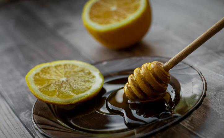 se puede trabajar con tatuajes en españa